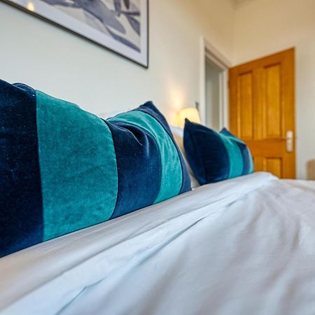 2 Bed Stunning Chic Modern Spacious Apt, Ocean Village, Southampton - Plenty Of Parking - By Blue Puffin Stays Exterior photo