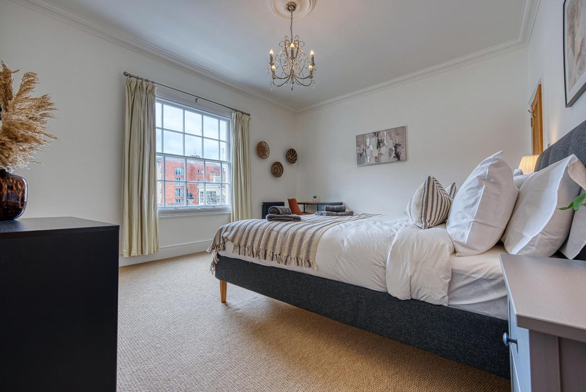 2 Bed Stunning Chic Modern Spacious Apt, Ocean Village, Southampton - Plenty Of Parking - By Blue Puffin Stays Exterior photo