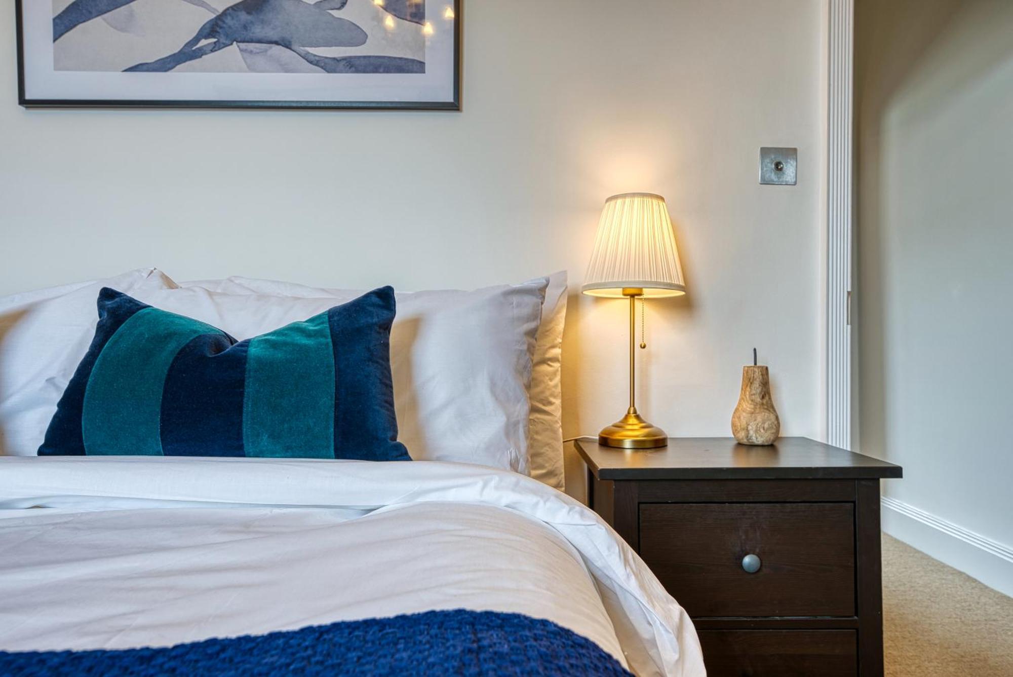 2 Bed Stunning Chic Modern Spacious Apt, Ocean Village, Southampton - Plenty Of Parking - By Blue Puffin Stays Exterior photo